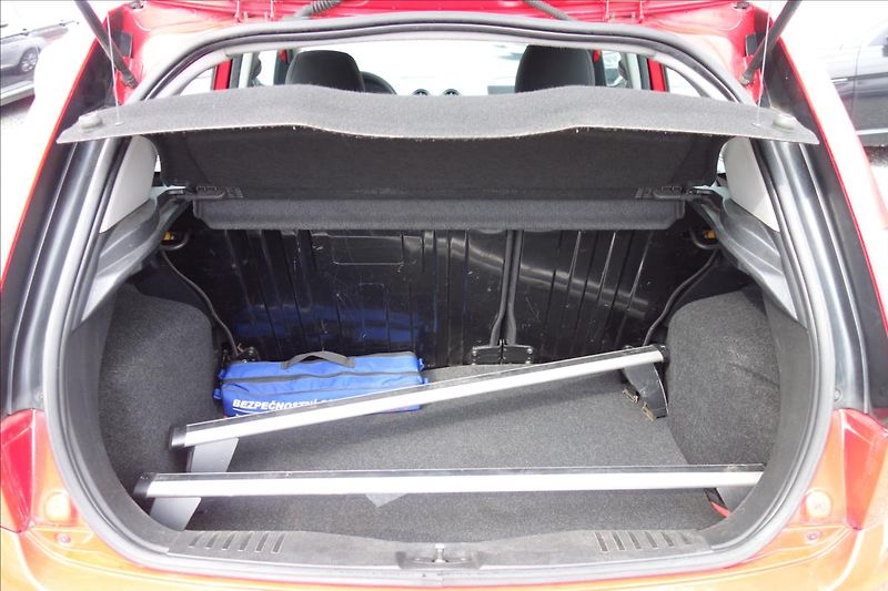 Ford Fiesta 1,3 i 51KW, ČR, BASE. - fotka 15 z 26