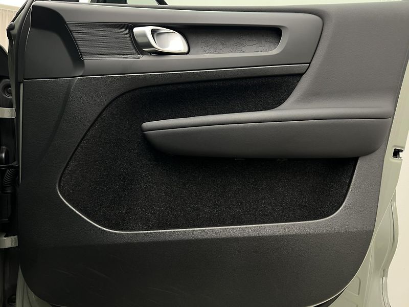 Volvo XC40 RECHARGE CORE AUT - fotka 45 z 46