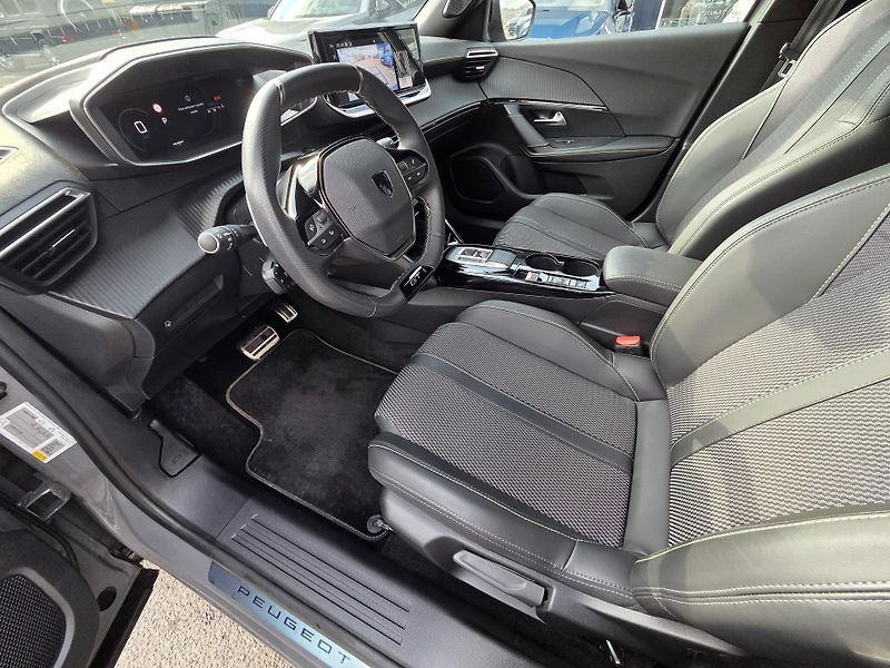 Peugeot 2008 (2024) 1.2 PT 130 GT EAT8 - fotka 9 z 30