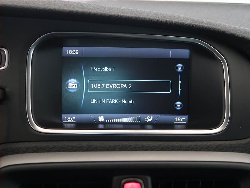 Volvo V40 (2014) 1.6 D2, Serv.kniha, Navi - fotka 12 z 14