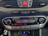 Hyundai i30 (2023) 1.5 DPi, ČR, AC, výhřev sed - náhled 14