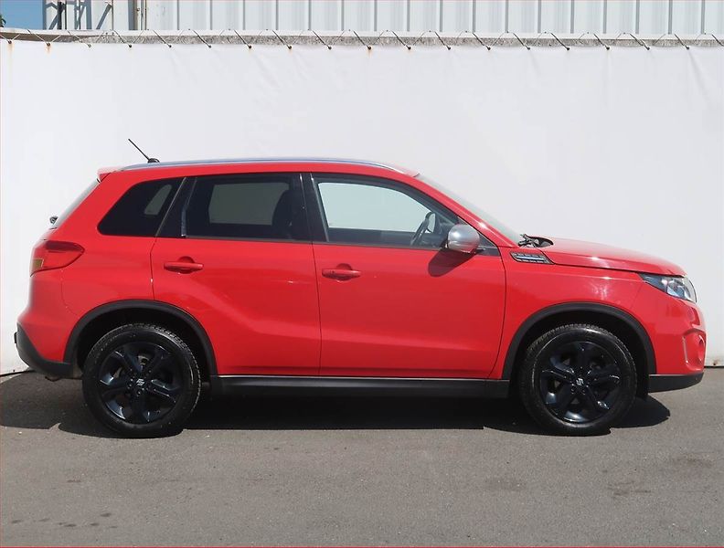 Suzuki Vitara (2016) S 1.4 BoosterJet, 4X4 - fotka 6 z 21