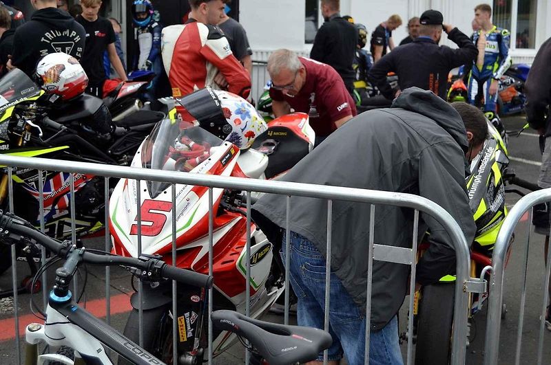 Autodrom Most o víkendu hostil závody mezinárodního mistrovství Německa IDM a závod FIM mistrovství světa sidecarů. Na snímku je rakouský jezdec Philipp Steinmayr v plné jízdě třídy Superbike.