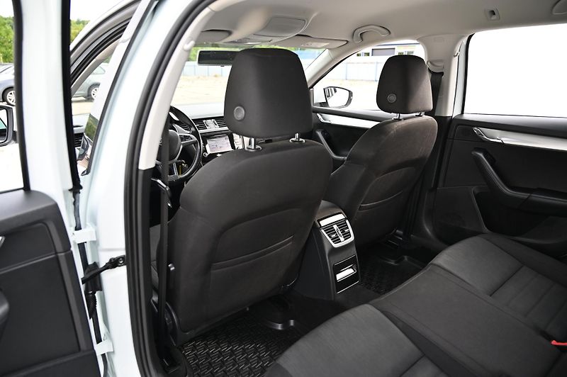 Škoda Octavia 1.6TDI 77KW Edition 4/2015 - fotka 32 z 39