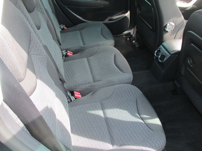Peugeot 308 (2009) combi 2,0 HDi - fotka 9 z 12