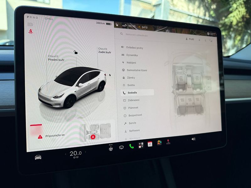 Tesla Model Y Long Range AWD - fotka 21 z 39