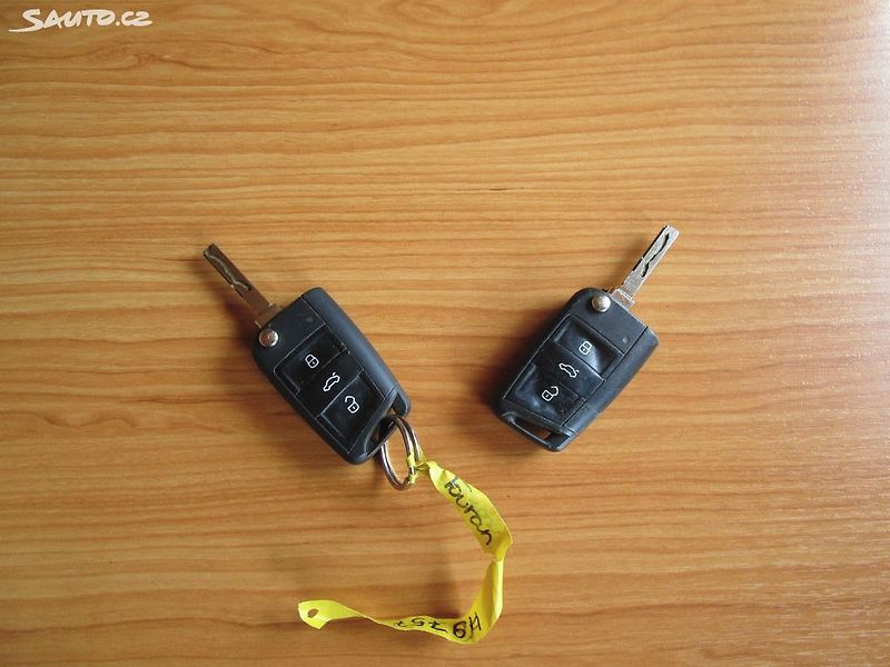 Volkswagen Touran 1,2TSI-81KW-NOVÁ STK+OLEJ - fotka 31 z 31
