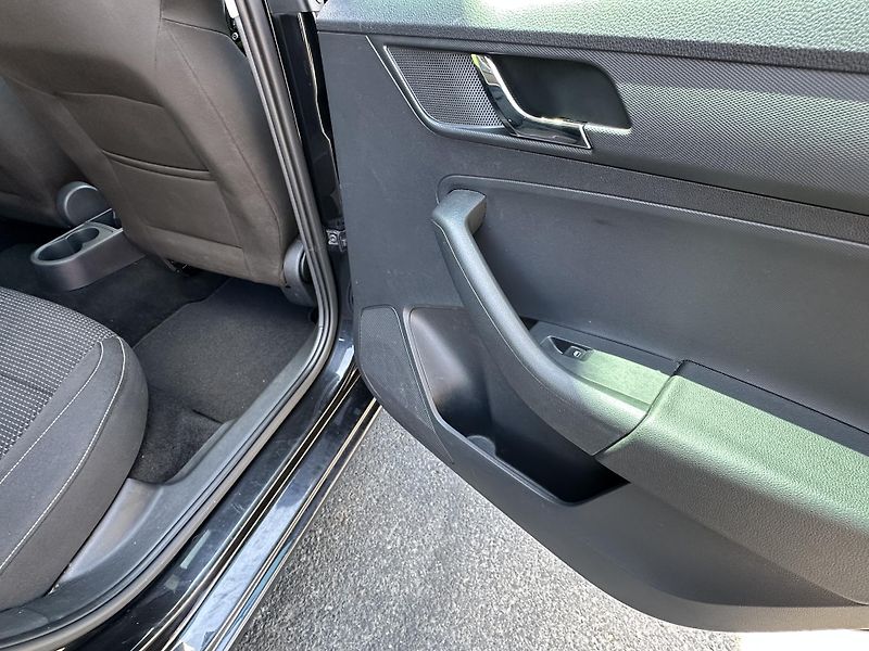 Škoda Rapid (2015) 1.2TSI/77kW *1.Maj. * PANORAMA - fotka 20 z 31