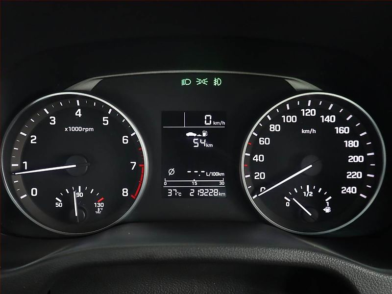 Hyundai Elantra (2017) 1.6 CVVT, Serv.kniha, Tempomat - fotka 11 z 19