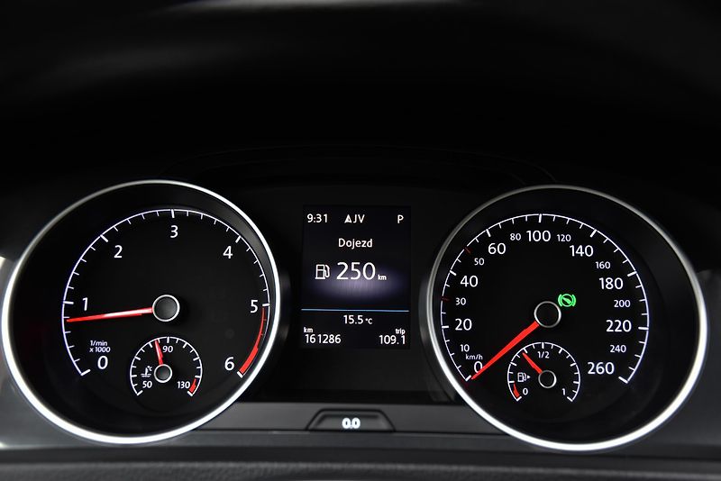 Volkswagen Golf 1.6 TDi CR DSG COMFORTLINE,NAV - fotka 18 z 50