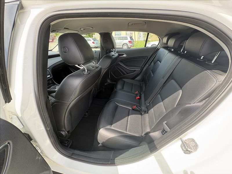 Mercedes-Benz GLA 1,6 180i 90kW AT,Led,Kůže,Navi - fotka 26 z 34