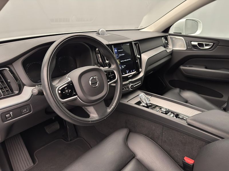 Volvo XC60 B4 AWD INSCRIPTION  - fotka 23 z 49