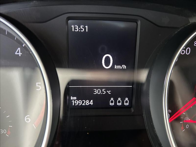 Volkswagen Passat 2,0   TDI 110kW,1.MAJ,SERVISKA - fotka 13 z 24