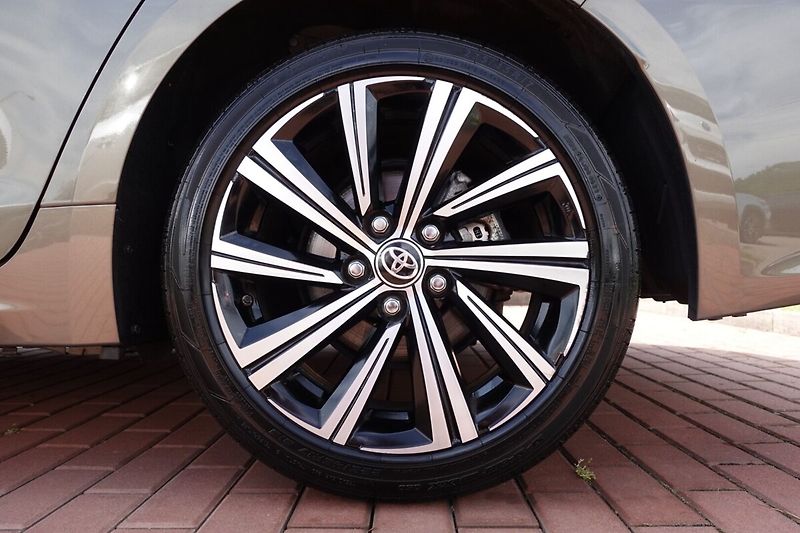 Toyota Corolla 1.5TNGA 125 - 6 MT Comfort + S - fotka 8 z 32