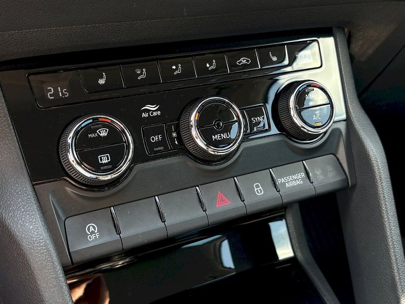 Škoda Karoq (2019) 1.6 TDI / 85kW / AMBITION - fotka 21 z 32
