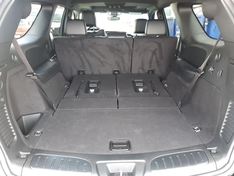 Dodge Durango (2026) 5,7 V8 HEMI  R/T 4x4 - fotka 17 z 48