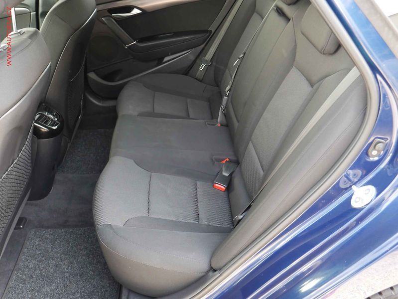 Hyundai i40 (2018) 1.6CRDi, ČR, TZ, výhř.sed. - fotka 10 z 17