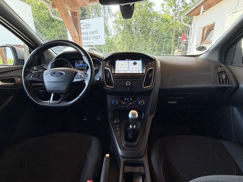 Ford Focus ST-Line 1.5 EcoBoost 110kW - fotka 9 z 26