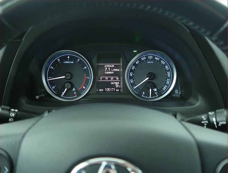 Toyota Auris (2013) 1.6 Valvematic, ČR,1.maj - fotka 11 z 15
