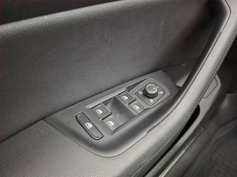 Volkswagen Passat (2017) 2.0 TDI, Serv.kniha, Kůže - fotka 18 z 19