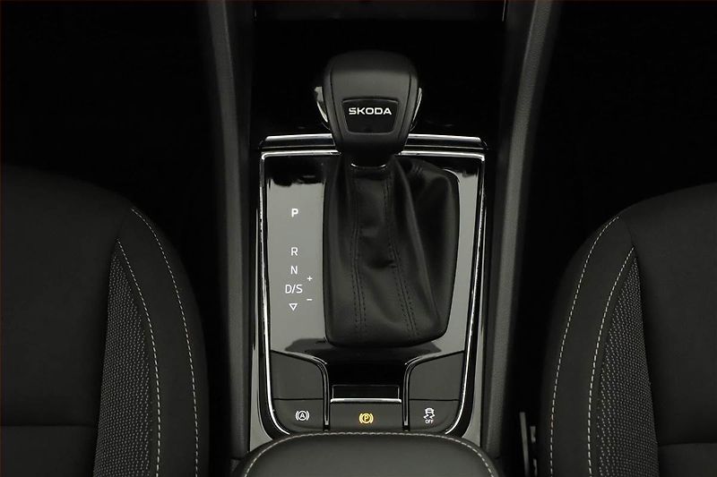 Škoda Karoq (2025) 1.5 TSI, Drive, FullLed - fotka 12 z 20