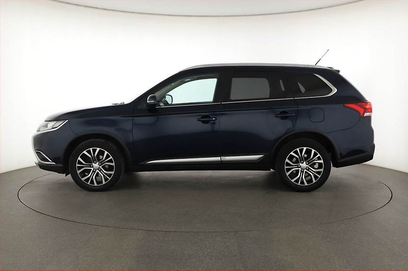 Mitsubishi Outlander (2017) 2.2 DI-D, 7 míst, Tempomat - fotka 3 z 14