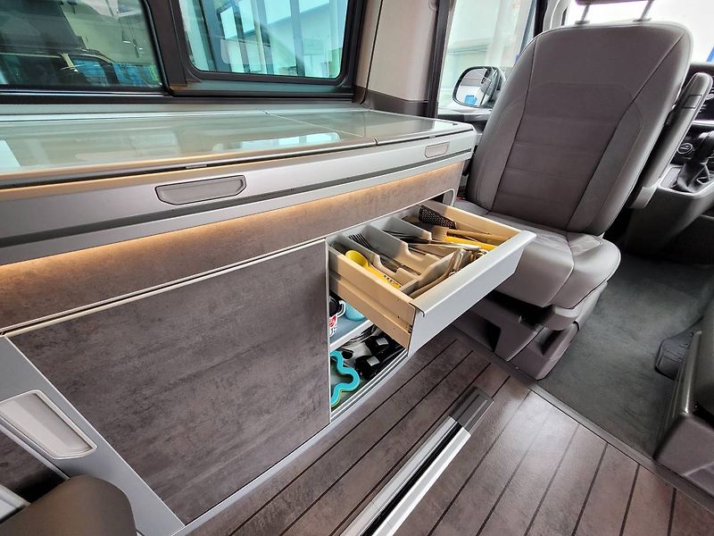 Volkswagen California (2024) 2.0 TDI DSG 4M Ocean UZÁVĚRKA - fotka 33 z 116
