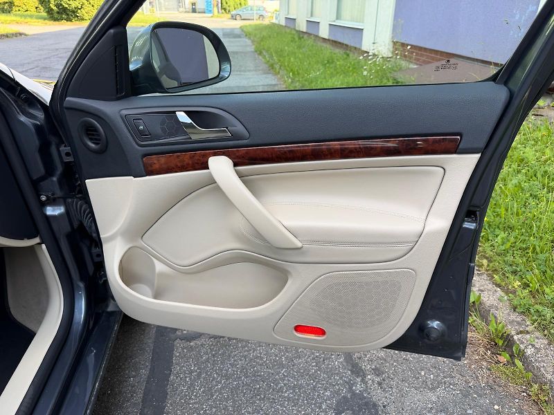 Škoda Octavia 2,0 TDi combi / servis.kn. / - fotka 20 z 37