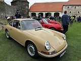 Sraz vozů Porsche ve Švihově na hradě.