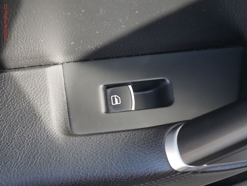 Volkswagen Passat (2012) 2.0TDi, ČR, Highline, DSG - fotka 12 z 17