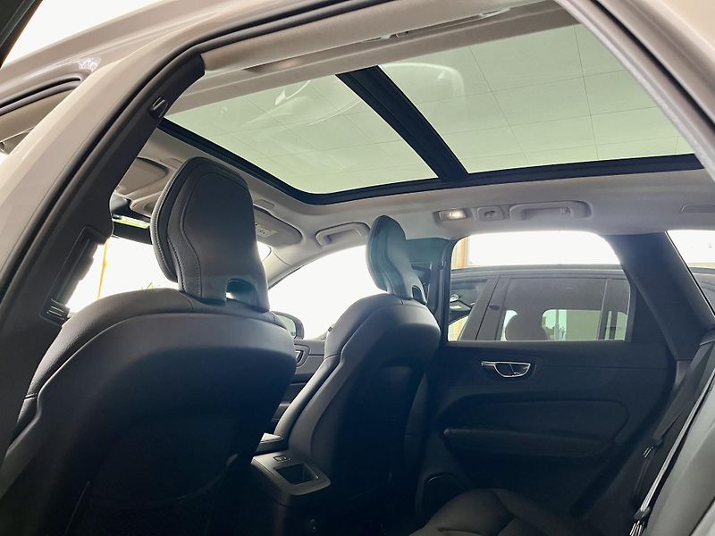 Volvo XC60 T6 AWD Recharge Inscripion - fotka 10 z 27