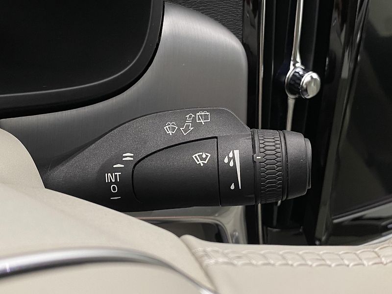 Volvo V90 D4 MOMENTUM AUT - fotka 21 z 48