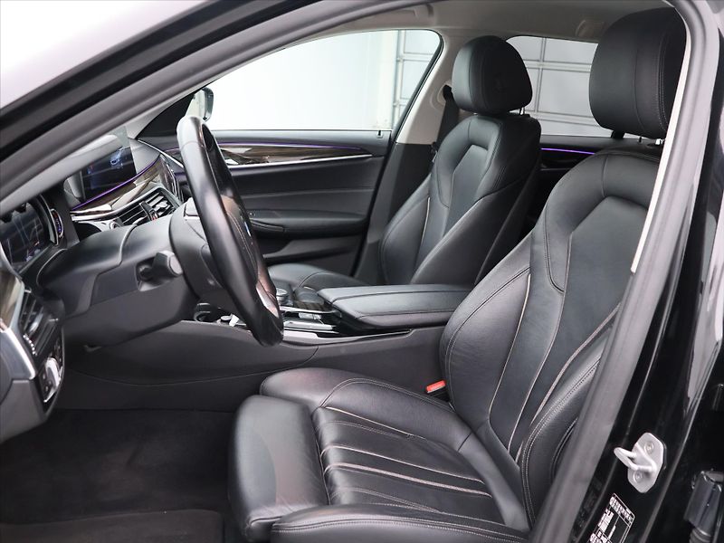 BMW Řada 5 2,0 520d Aut 140kW Luxury Line - fotka 11 z 32
