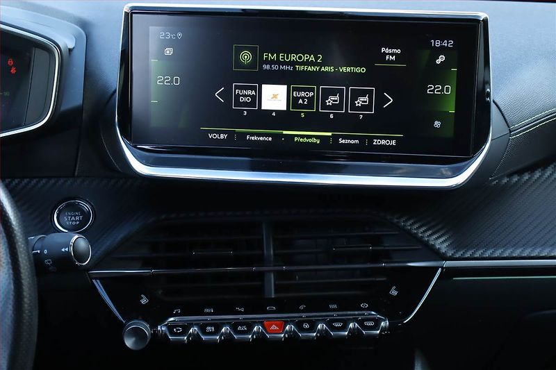 Peugeot 2008 (2021) 1.5 BlueHDi, Automat - fotka 12 z 26