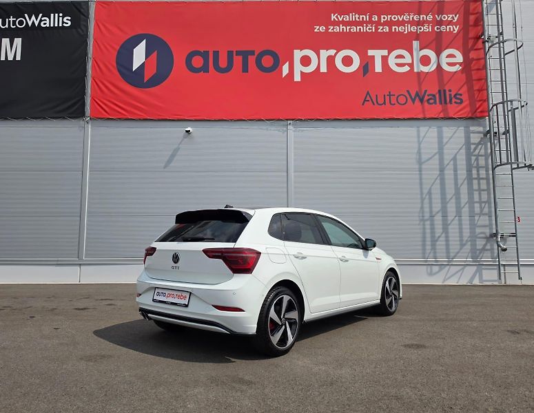 Volkswagen Polo GTI 2.0TSI DSG 152kW DPH 1.Maj - fotka 4 z 22