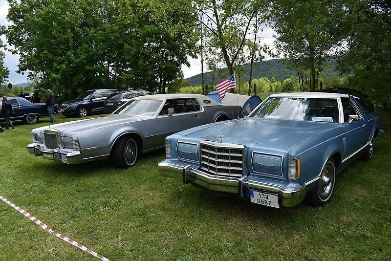 Ve Varnsdorfu se potkali majitelé několika desítek automobilových veteránů.