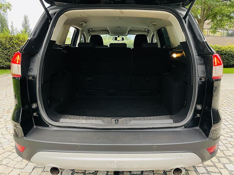 Ford Kuga 2.0TDCi 4x4 MAN TAŽNÉ VÝHŘEV - fotka 29 z 44