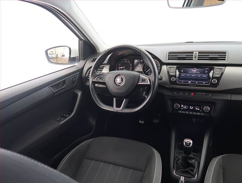 Škoda Fabia (2019) Style 1.0 TSI, Serv.kniha - fotka 7 z 23