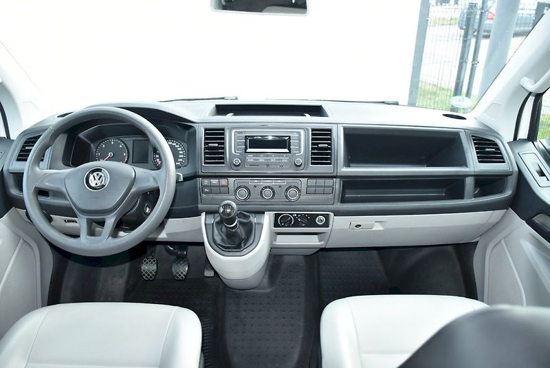 Volkswagen Transporter (2016) 2.0 TDI 75kW 9 Míst - fotka 5 z 26