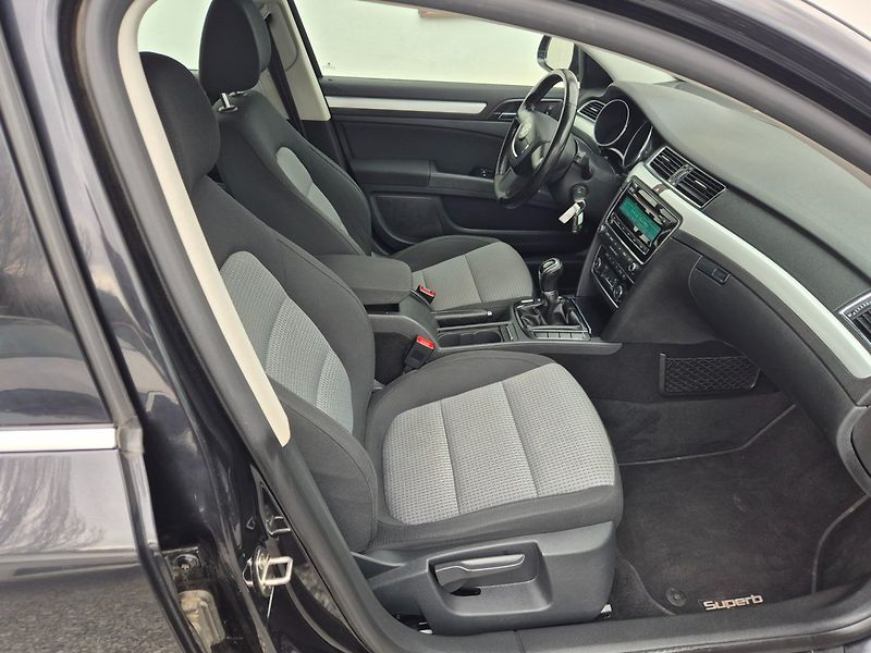 Škoda Superb (2011) 2.0 TDI Serviska Rozvody - fotka 40 z 48
