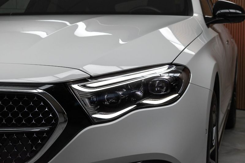 Mercedes-Benz Třídy E E 220d AMG*TAŽNÉ*ZÁRUKA*ČR 1.M - fotka 38 z 42
