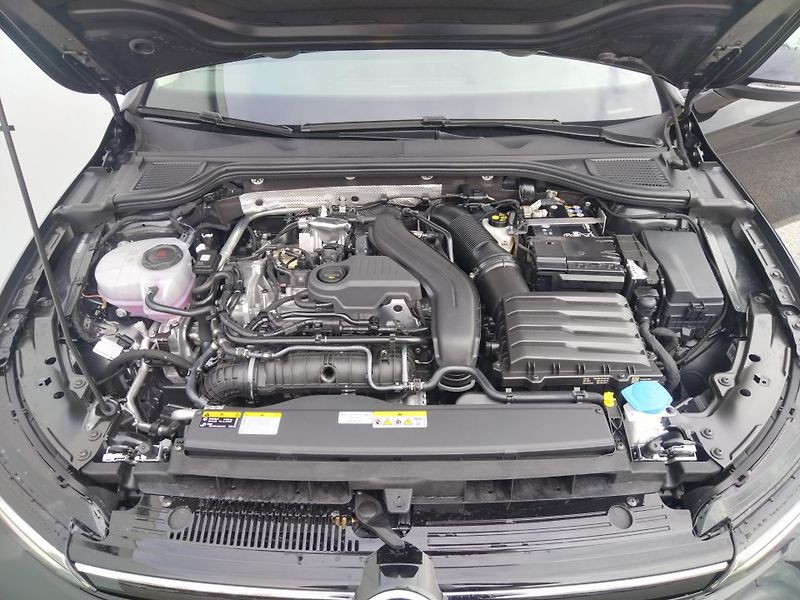 Volkswagen Golf People 1,5 eTSI 85 kW 7DSG mHE - fotka 27 z 27