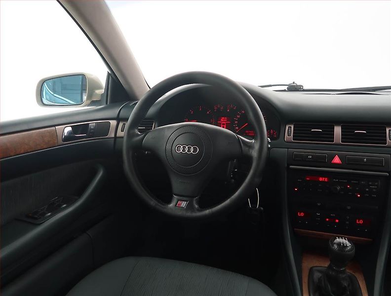 Audi A6 (1998) Basis 2.5 TDI , po STK, Tažné - fotka 7 z 17