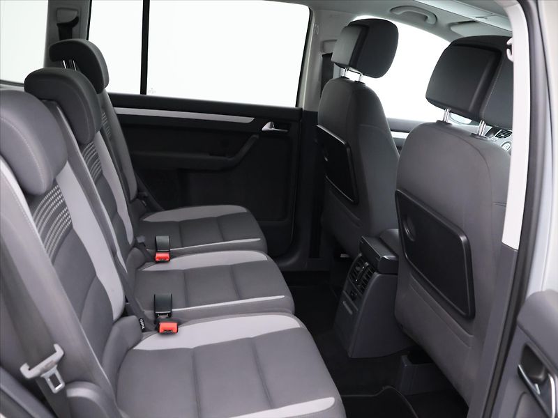 Volkswagen Touran 1.4 TSI 103KW Comfortline Tažn - fotka 12 z 27