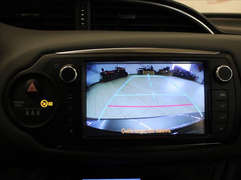 Toyota Yaris 1,5 i Hybrid Comfort At. - fotka 24 z 31