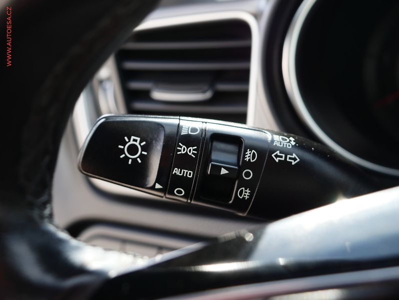 Kia Ceed (2019) 1.6 CRDi, ČR, AC, temp - fotka 15 z 17