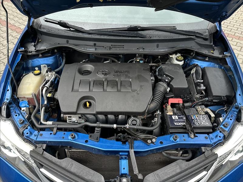Toyota Auris 1,6 EXCLUSIVE - fotka 13 z 28
