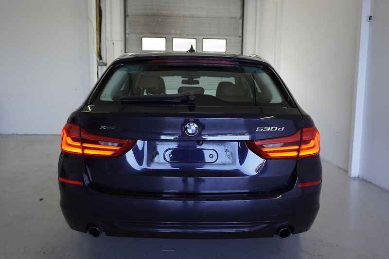 BMW Řada 5 3,0 XDRIVE AUT. - fotka 6 z 32