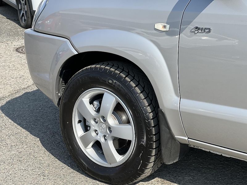 Hyundai Tucson 2.0CRDi 4x4 KLIMATIZACE ALU - fotka 32 z 35