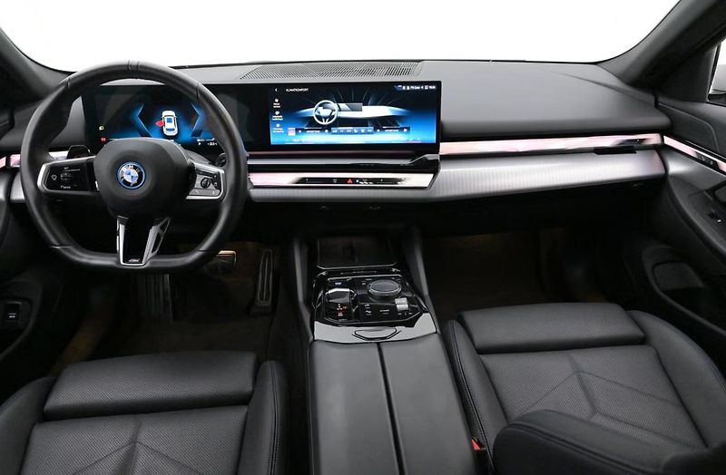 BMW i5 eDrive40 Touring M SoH 97% Taž - fotka 5 z 26